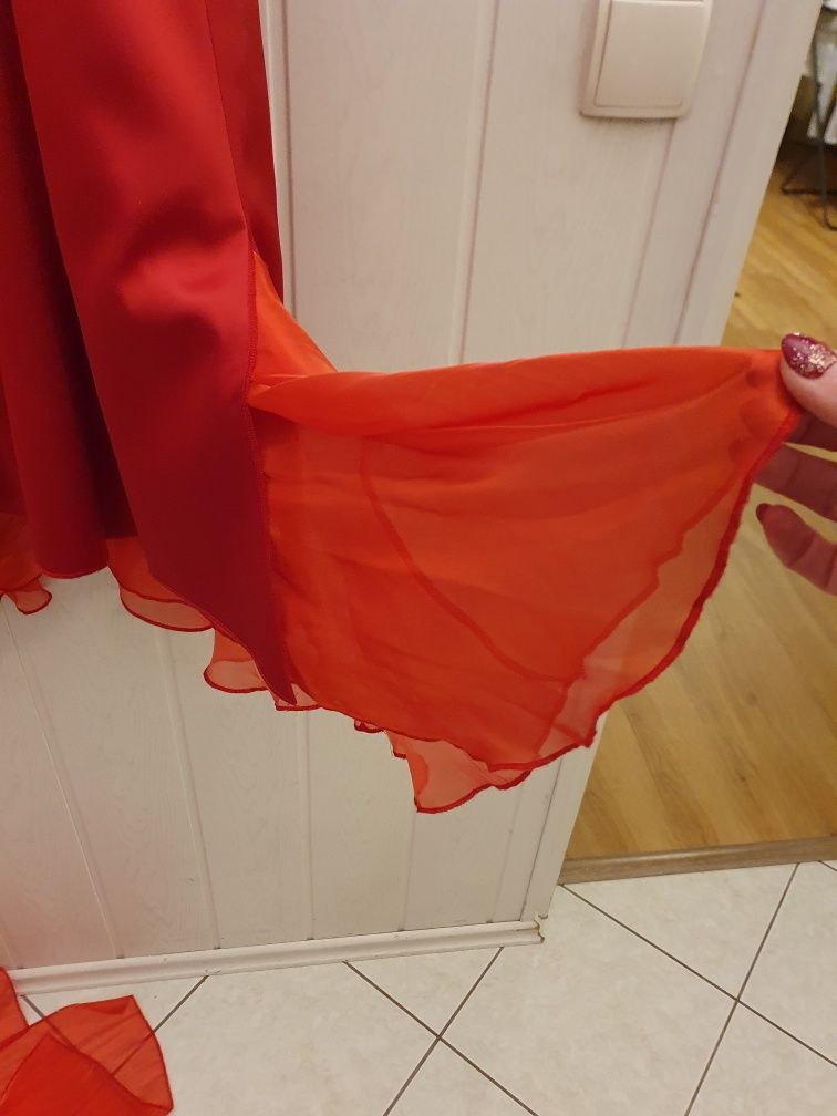 Czerwona błyszcząca sukienka zapięcie gorsetowe rozmiar 38 z szalem