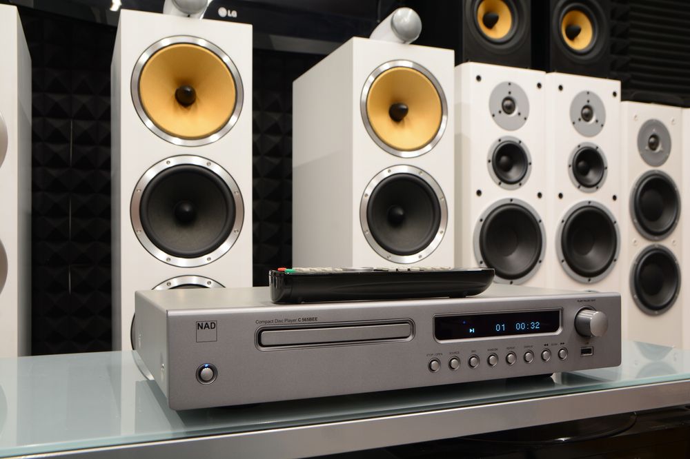 Zadbany odtwarzacz CD NAD C 565BEE z USB + pilot
