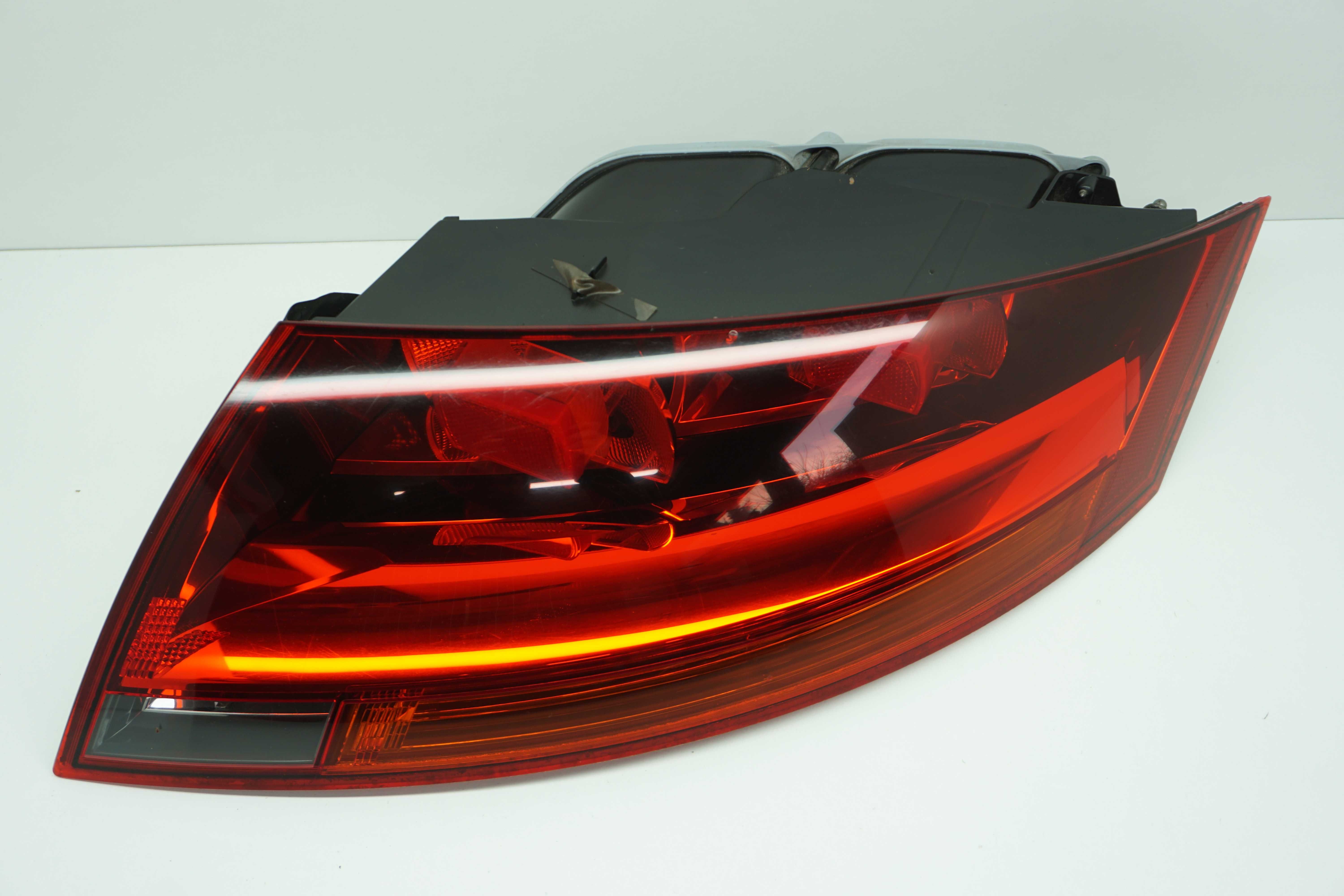 Audi TT 8J Coupe tylna lampa prawa lampa tył prawa czarna Ładna*