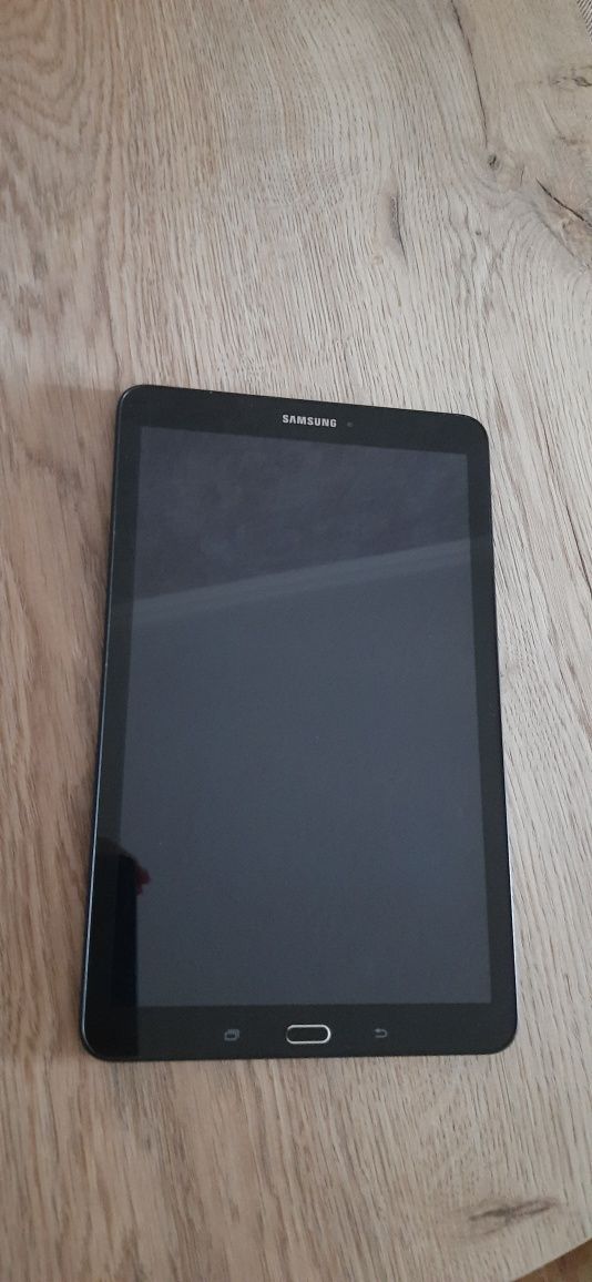 Планшет Samsung Galaxy Tab E