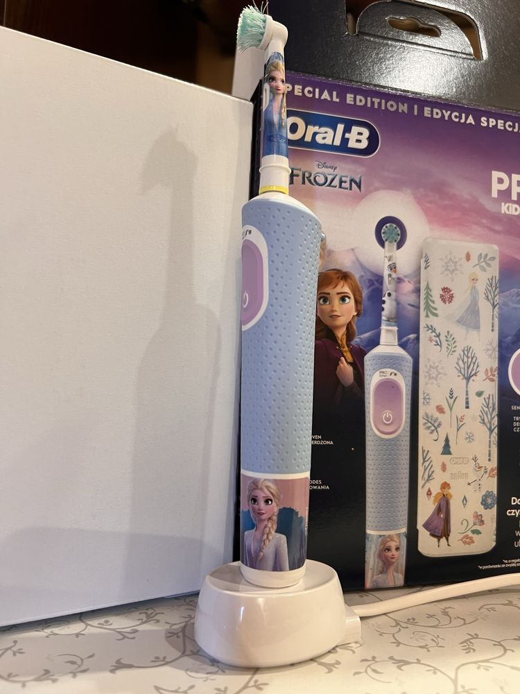 Електрощітка продається тільки ручка Oral-B Kids + новий Футляр
