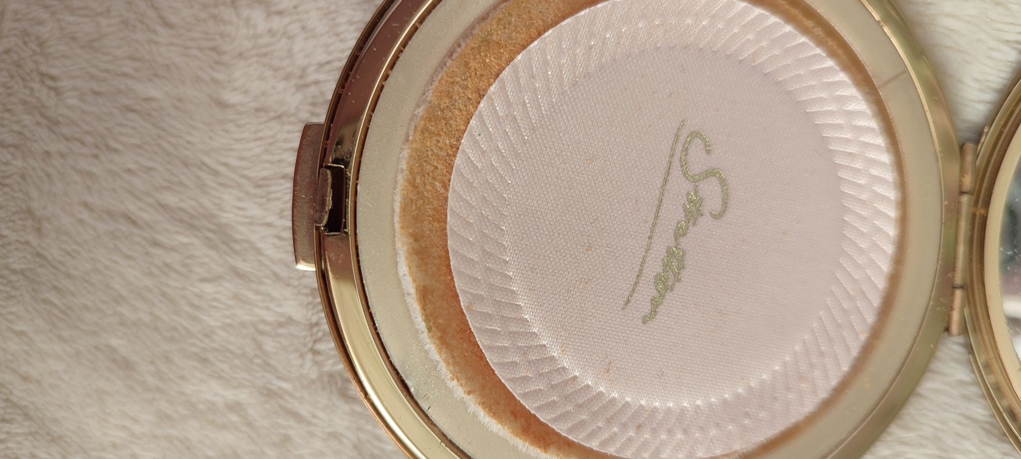 Vintage 1950’s Stratton Made in England Powder Compact Gold Textured