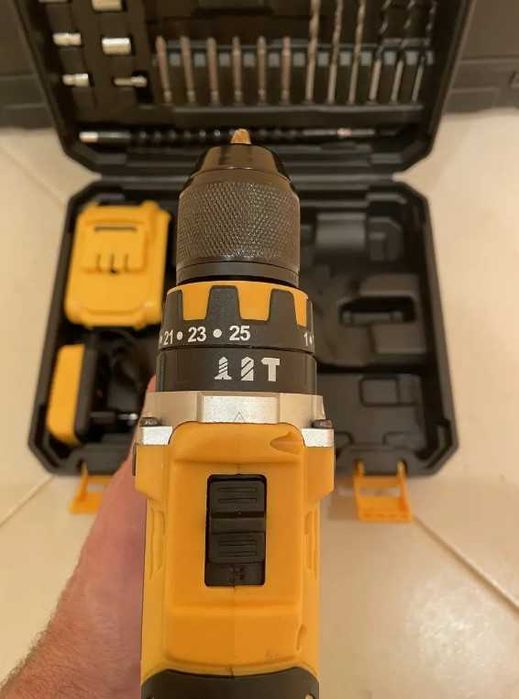 Потужний акумуляторний ударний дриль шуруповерт DeWALT 776 24V 5,0 Ач