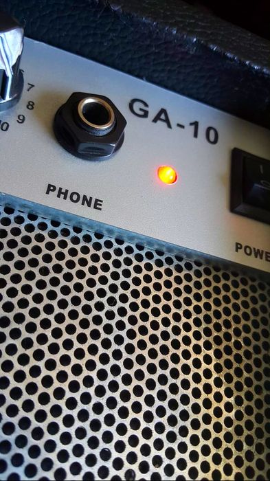 Wzmacniacz treningowy do gitary elektrycznej