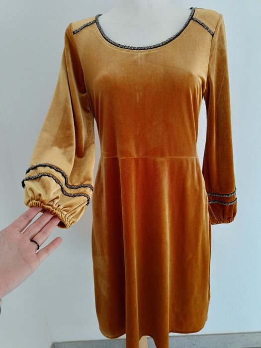 Złota sukienka welurowa M 38