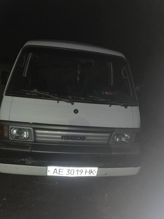 Машина Мазда Е2200