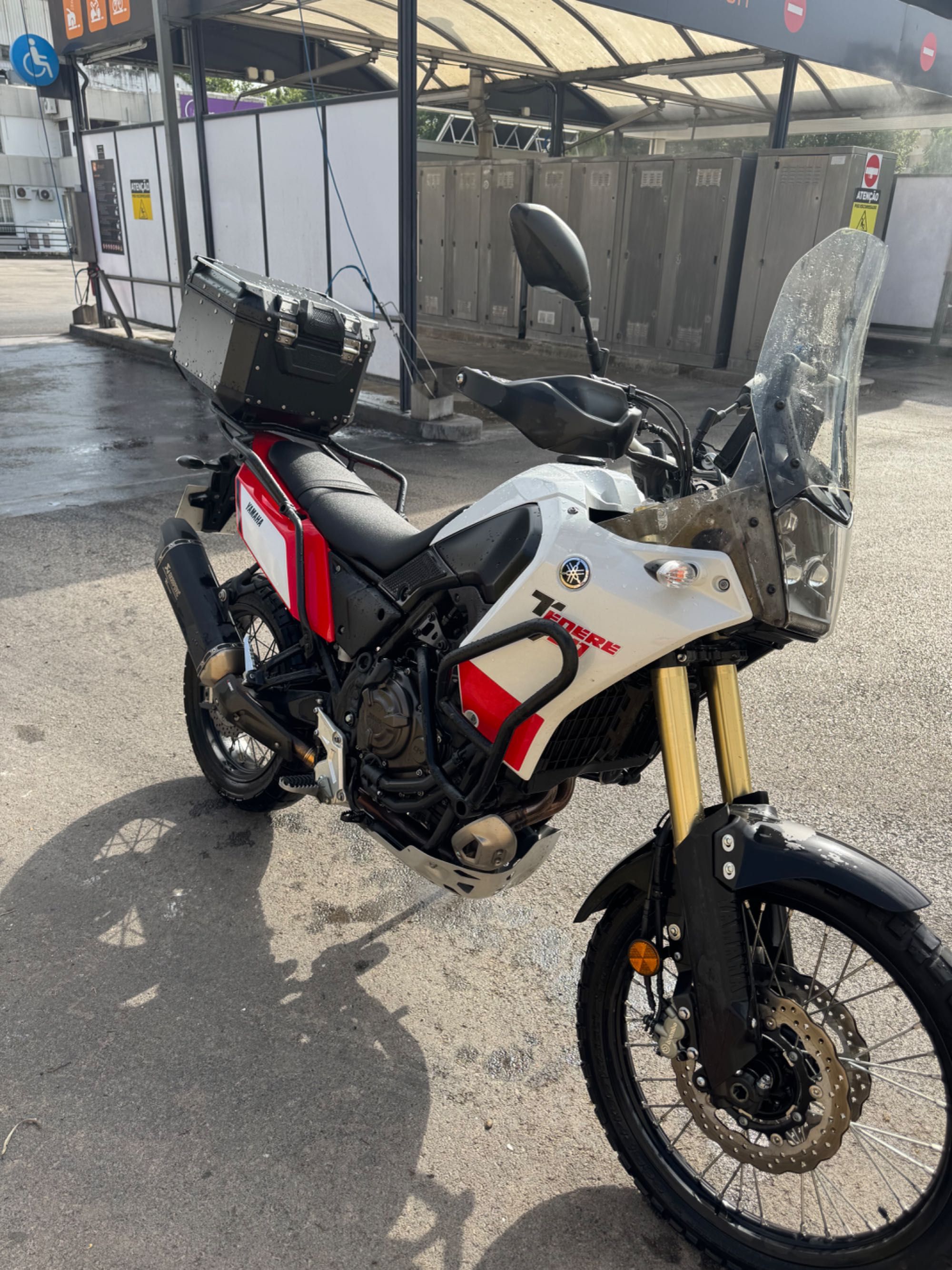 Yamaha Tenere 700 (Akrapovic e vários extras )