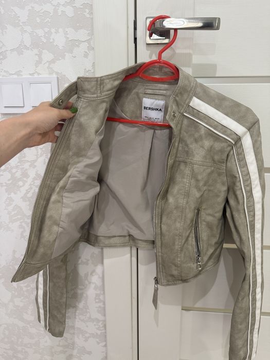 Косуха шкіряна bershka xs бежева куртка з шкірзаму байкерська