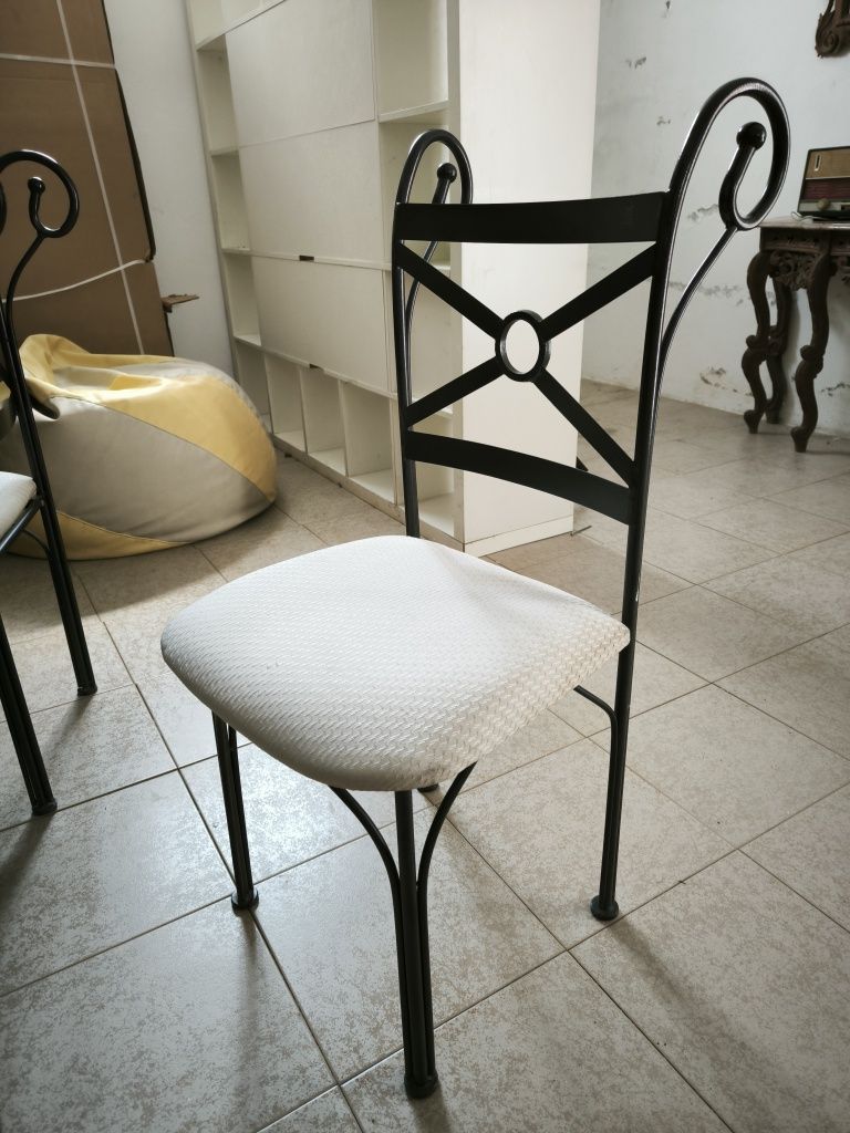 Mesa de jantar em vidro