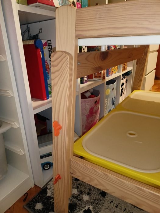 Meble dla dziecka - łóżko, biurko/stolik