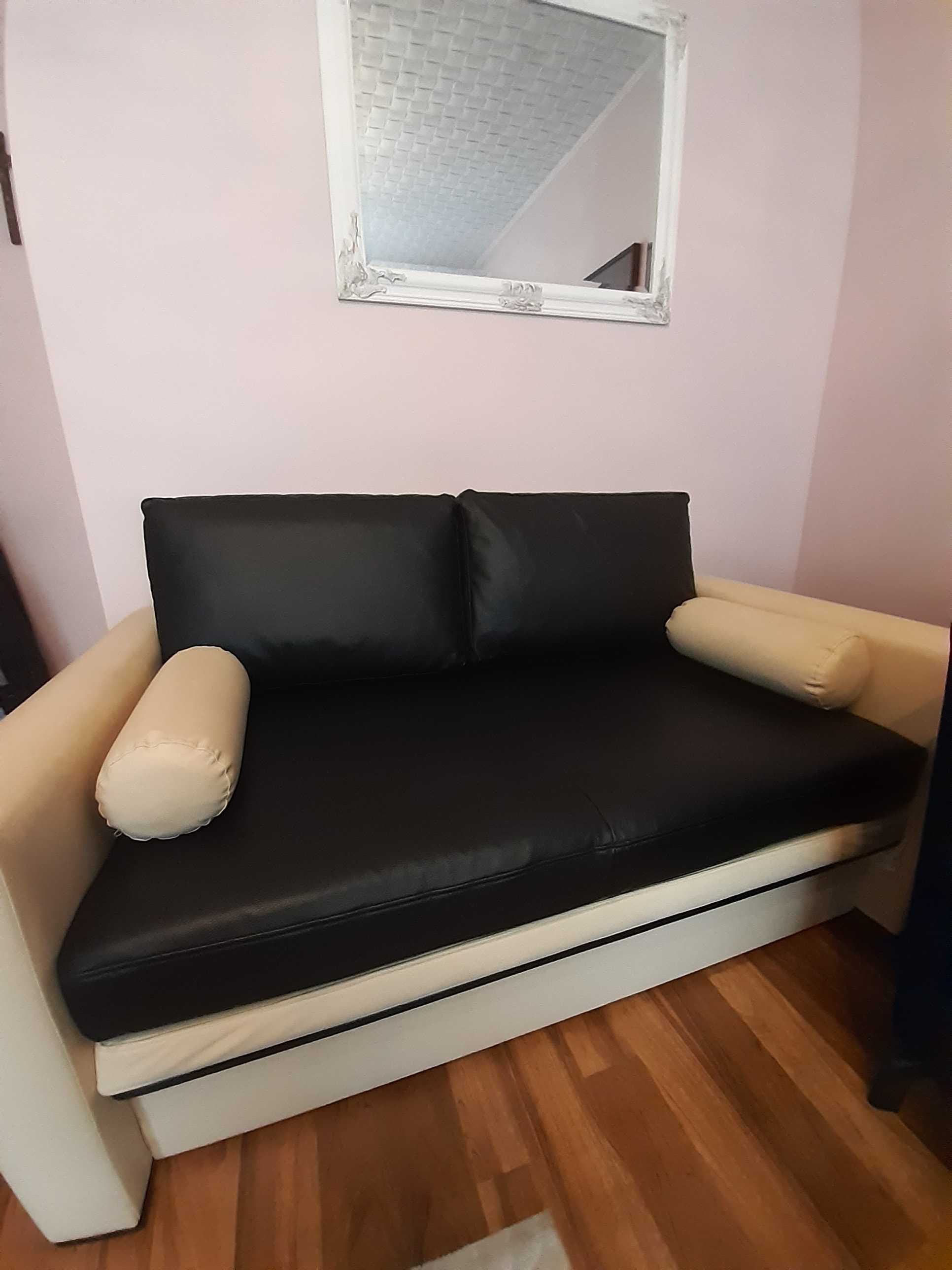 Sofa kremowo-czarna dwuosobowa stan idealny!