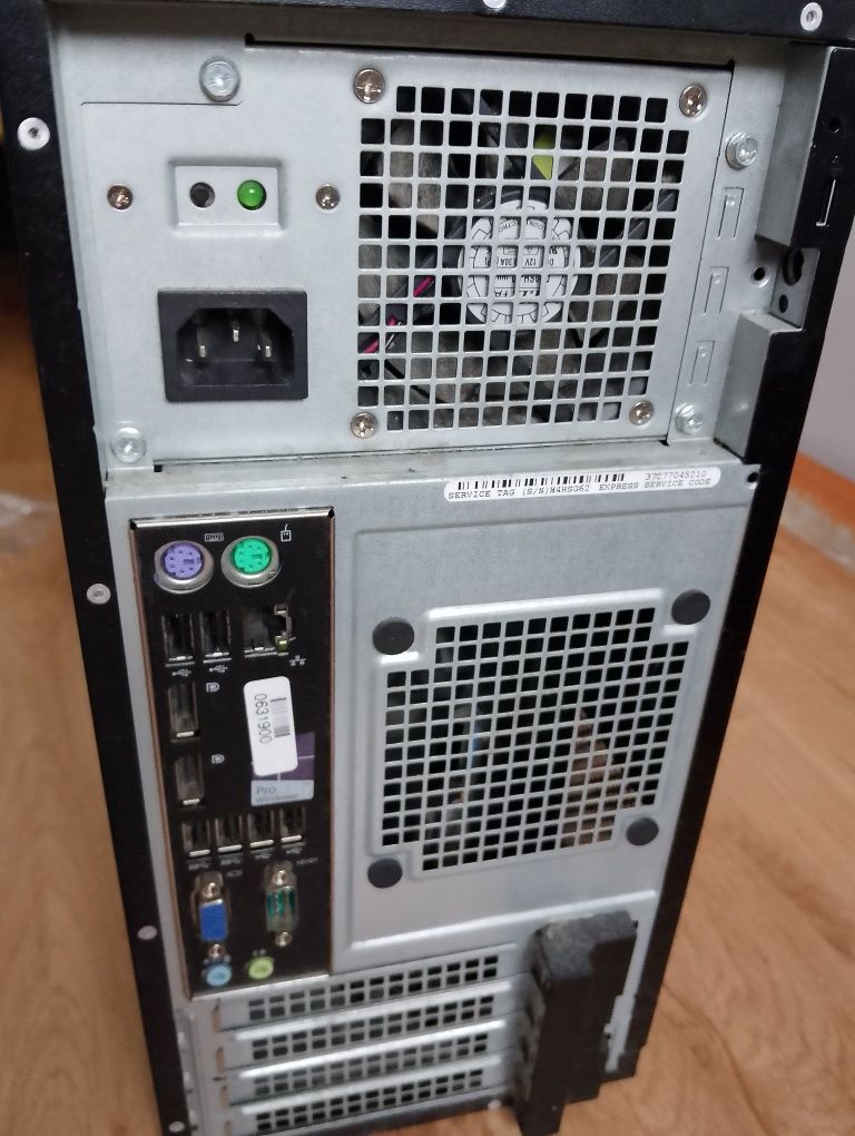 Komputer z monitorem obracanym