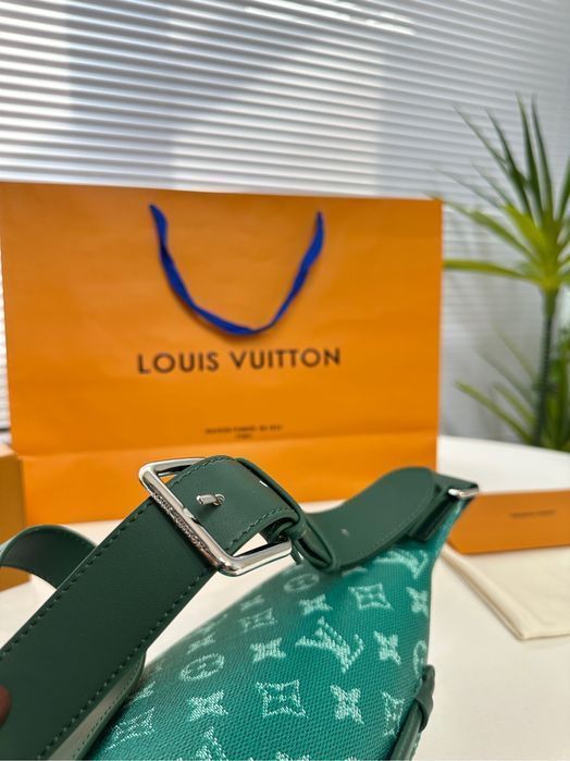 Банака Louis Vuitton зеленая monogram shadow  сумка