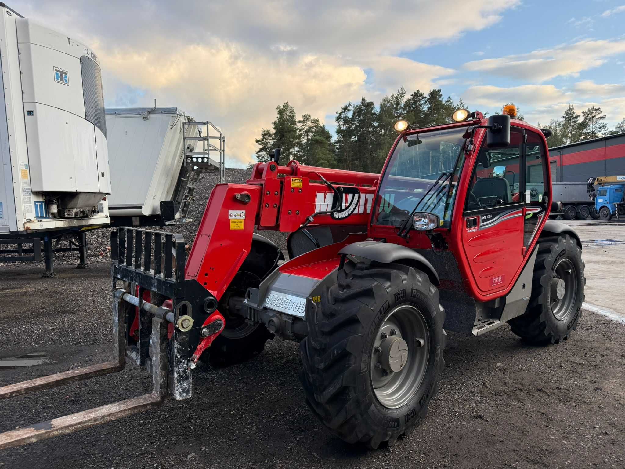 Ładowarka teleskopowa Manitou MT 932 , 2016 r , 270 mtg !!! z Francji.