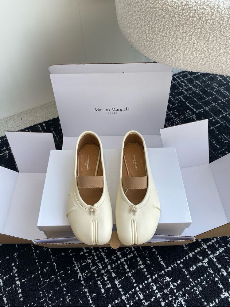 Молочні балетки таби на резинці Tabi Ballerinas Maison Margiela 38