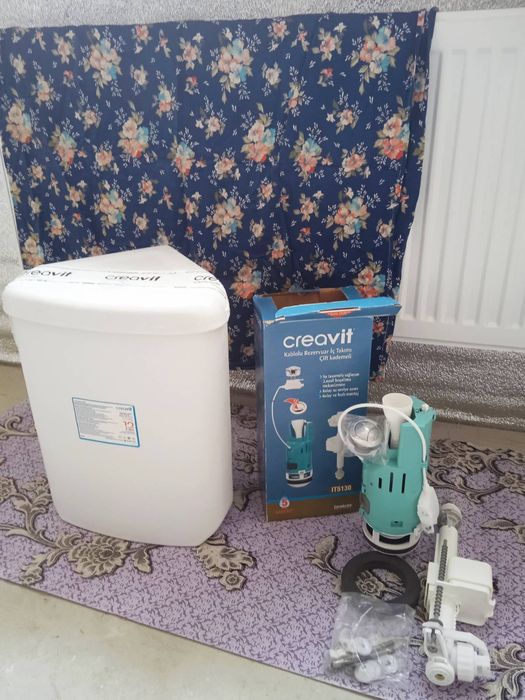 Кутовий бачок  ,, CREAVIT " ( Новий)