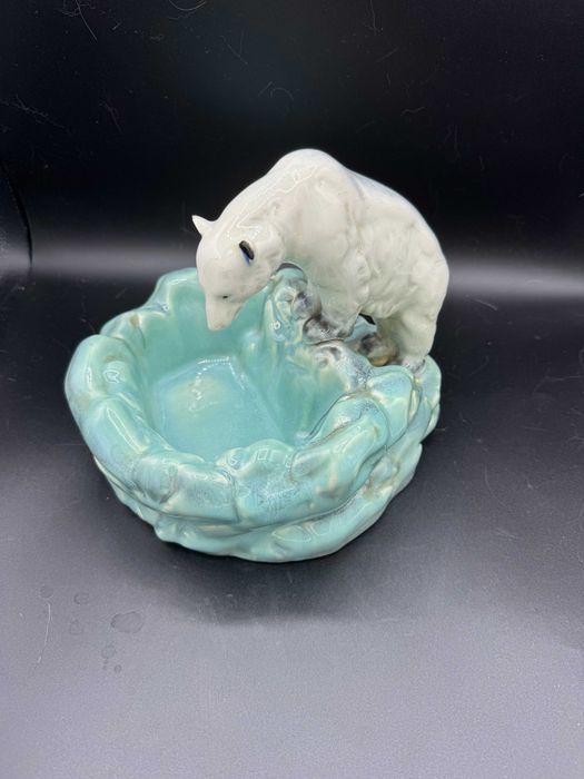 Figurka porcelanowa niedźwiedź