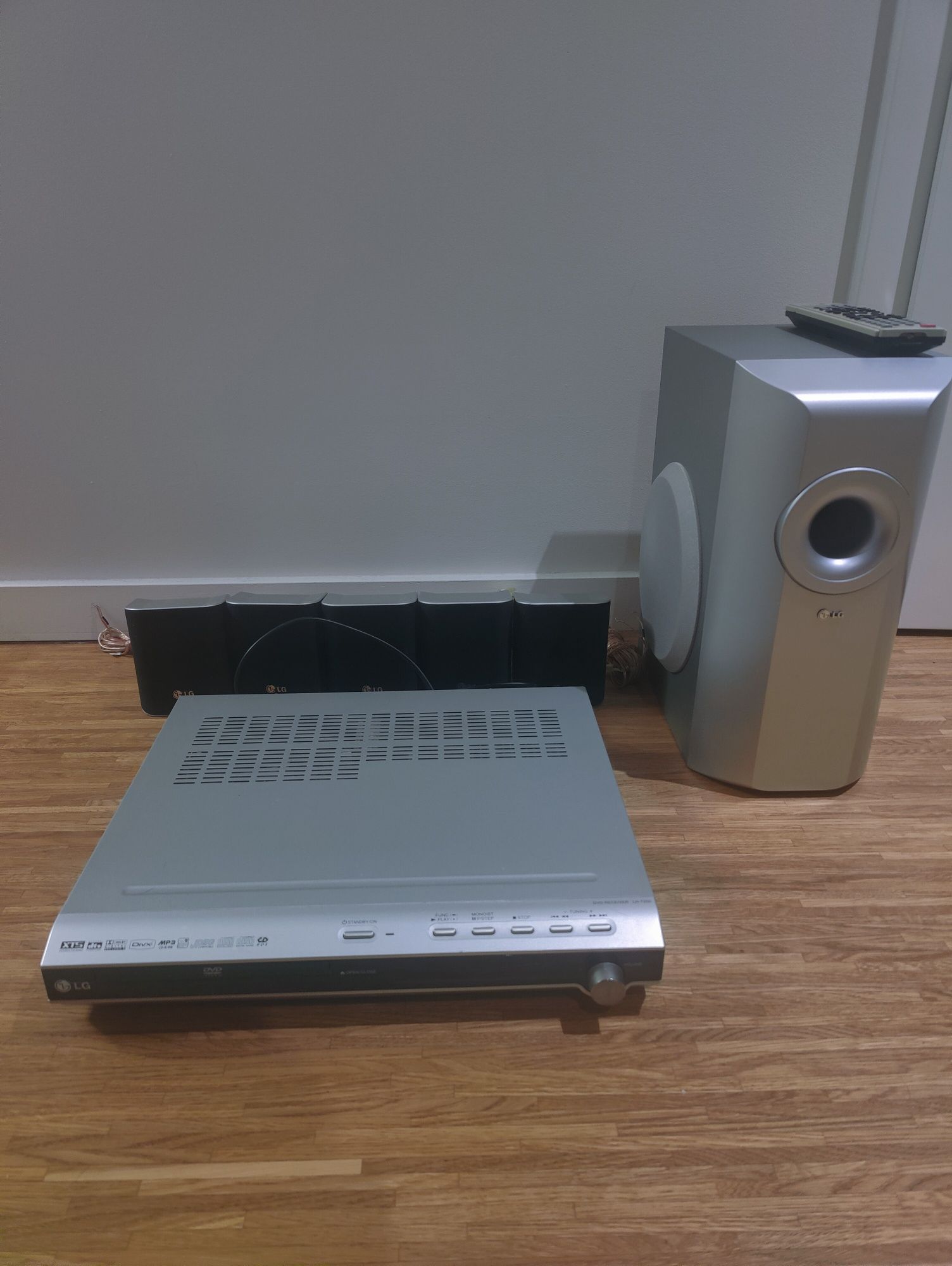 Kino domowe LG, 5 głośników + subwoofer