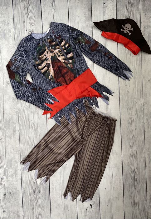 Костюм пирата карнавальный на мальчика 6-7 лет , состояние отличное