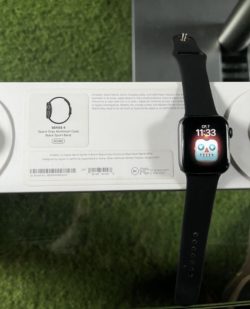 Apple Watch 4 - 40mm как новые