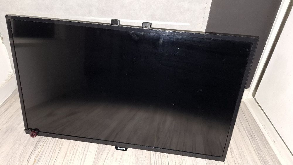 Telewizor 32" Philips  z tunerem i uchwytem na ścianę
