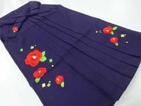 Fioletowa damska hakama z haftem w kwiaty