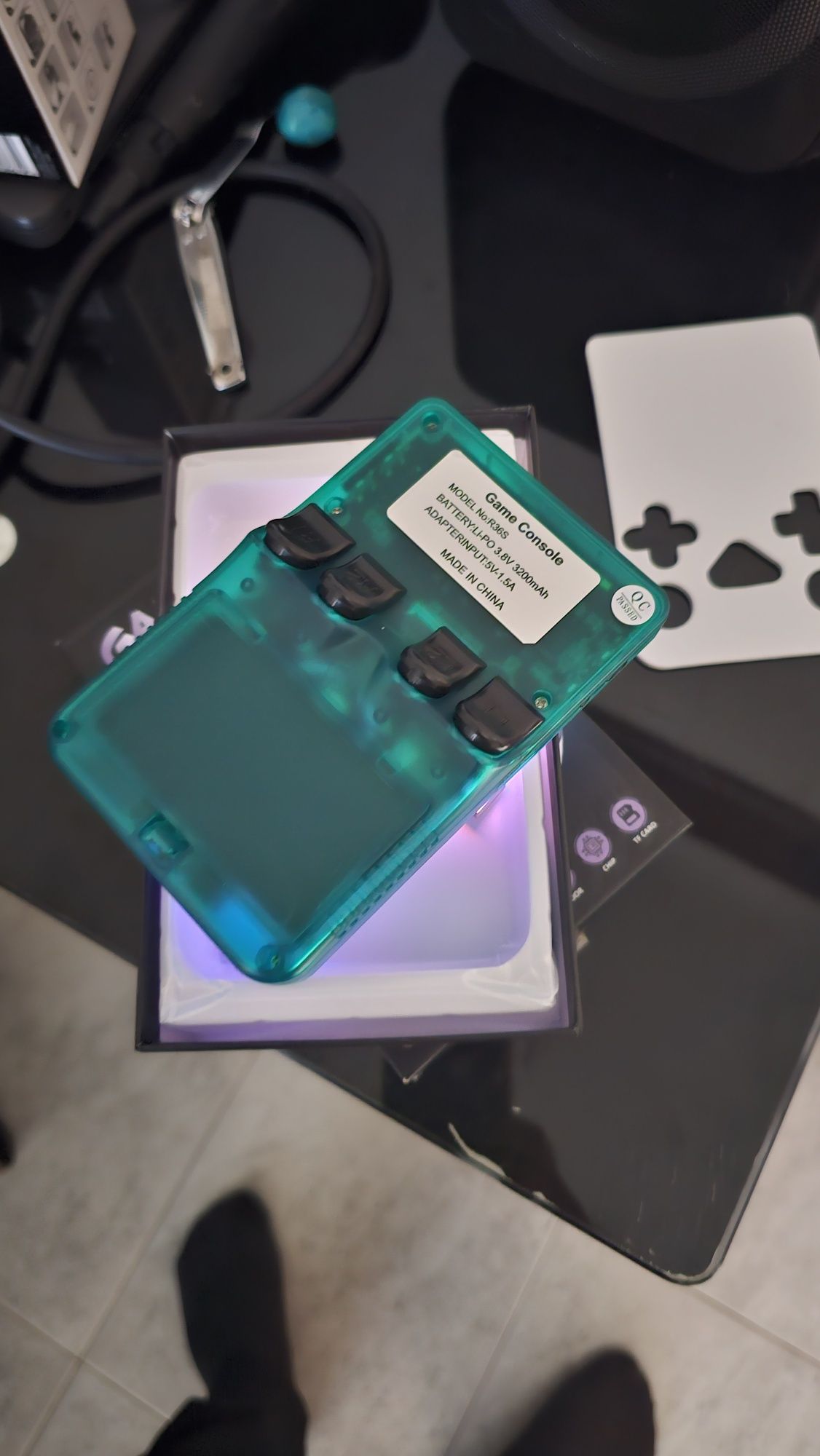 Consola portátil modelo R36S