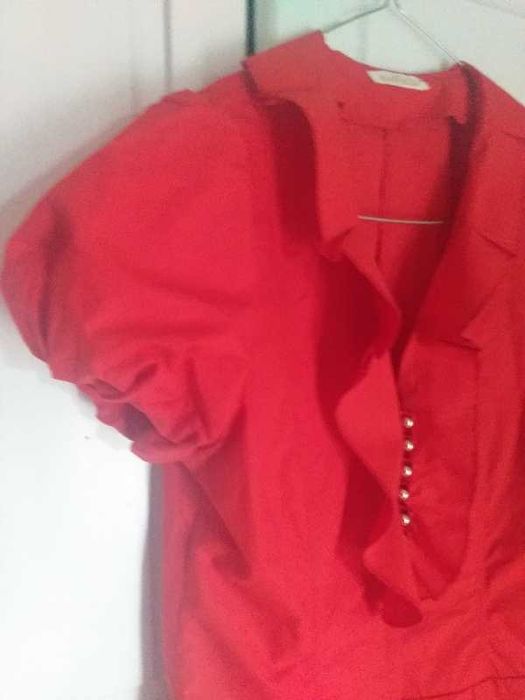 Czerwona sukienka firmy Airfield