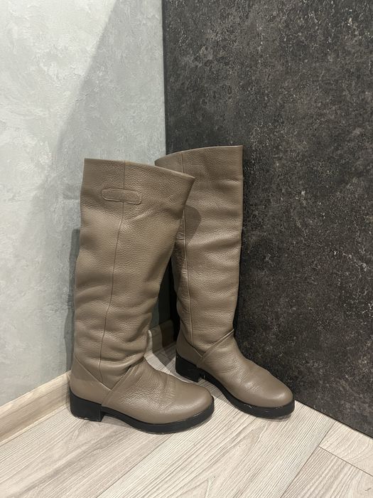 Чоботи, шкіряні в хорошому стані