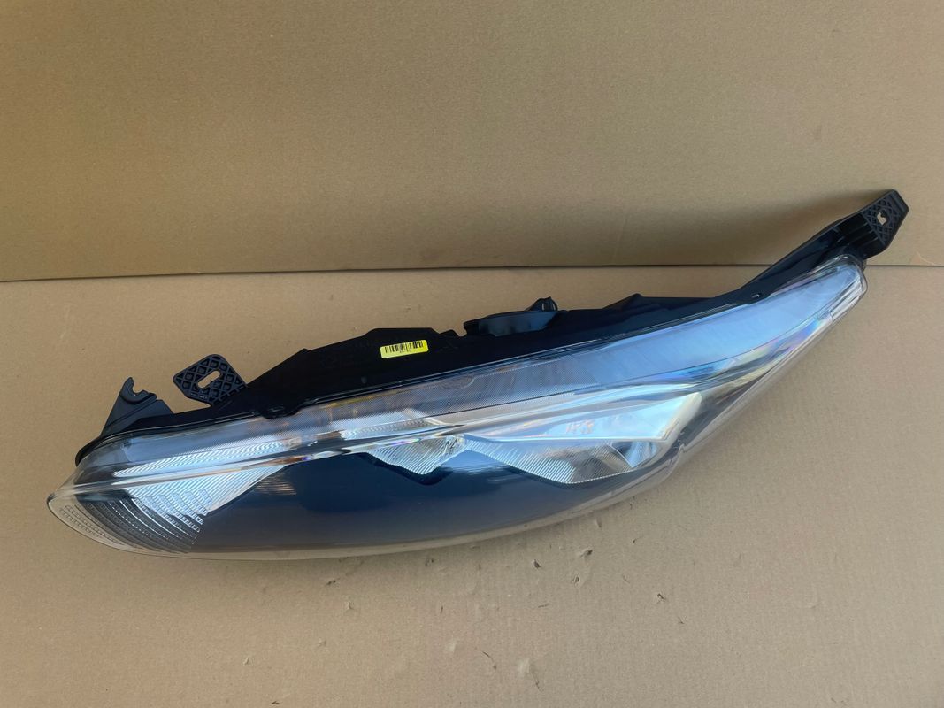 Ford Fiesta Mk 7/2013 > Lift Lewa Przednia Lampa Czarna Europa