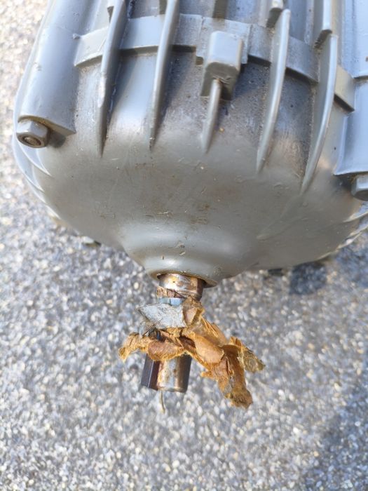 Электродвигатель 220v 50 Hz 750 об/мин. 6,5 А