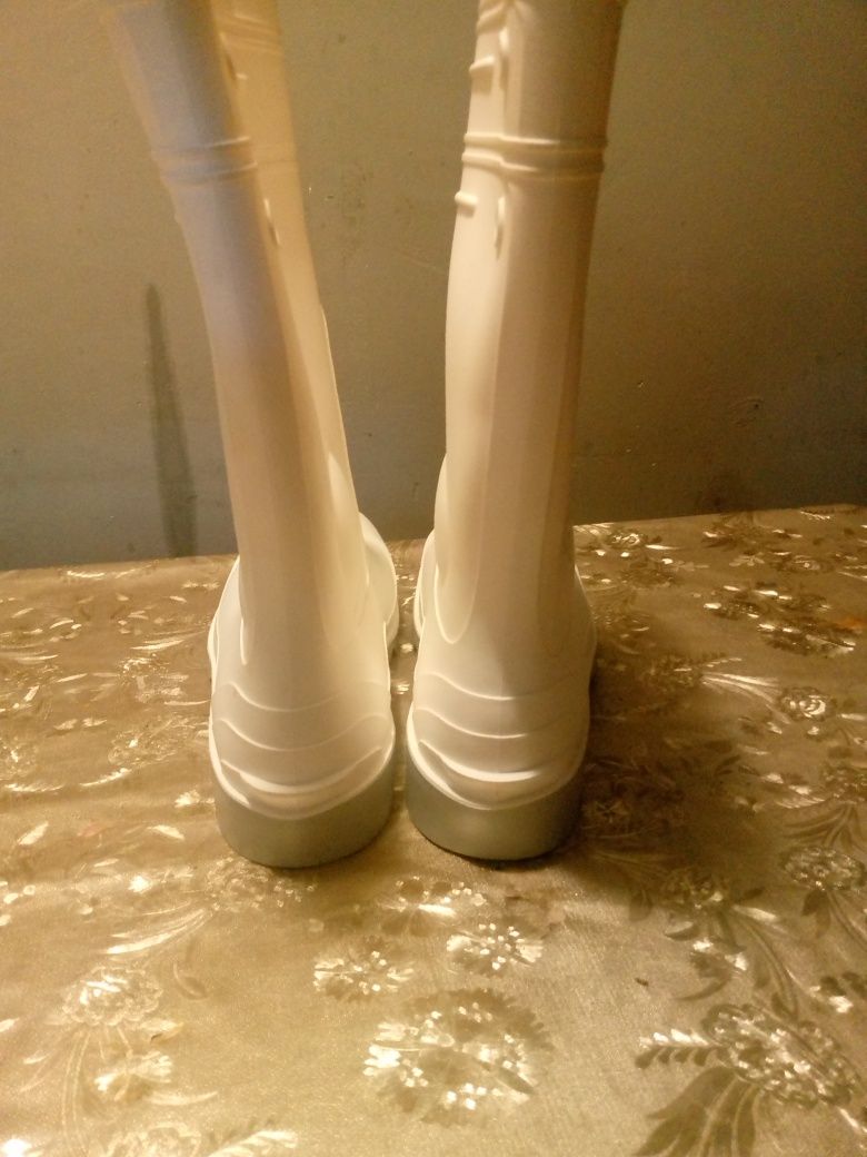 Продам абсолютно новые сапоги