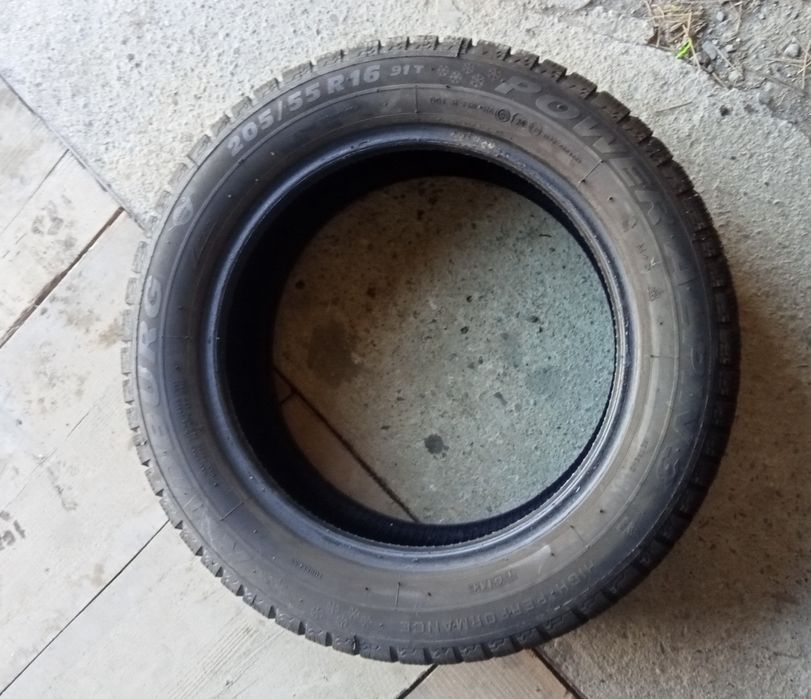 Opony zimowe bieżniowane 205/55 r16