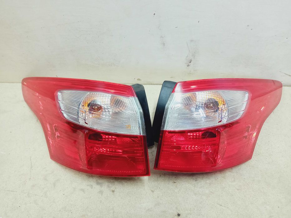 Ford Focus 3 III kombi lampa tył tylna prawa lewa oryginał demontaż