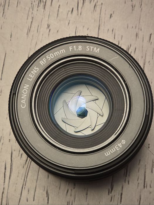 Lente Canon RF 50 1.8 STM excelente com caixa