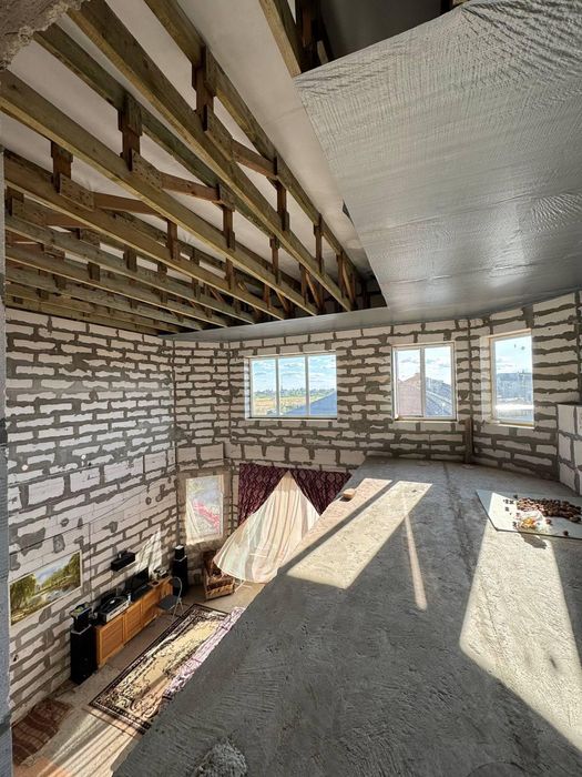 Продаю будинок біля ТРЦ Рівєра(210-023)