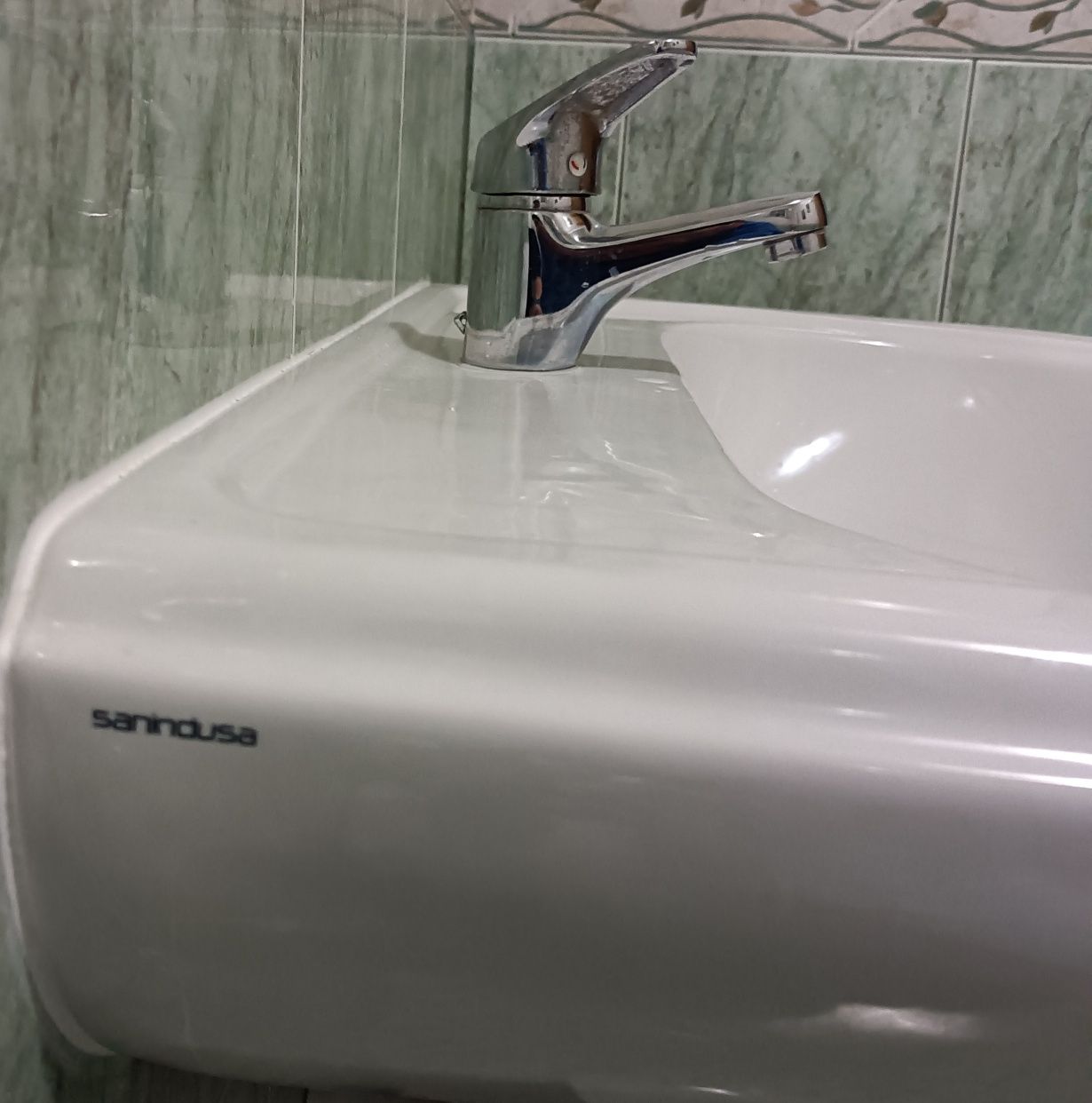 Lavatório com coluna