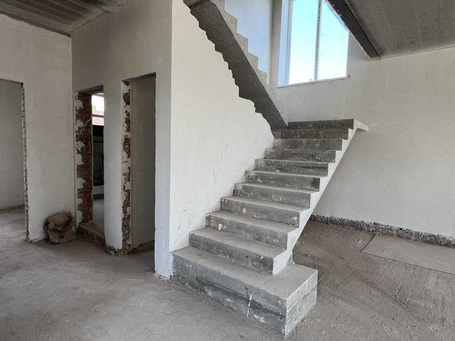 Сучасний будинок Осокорки, м. Славутич, поруч пляж Осокор