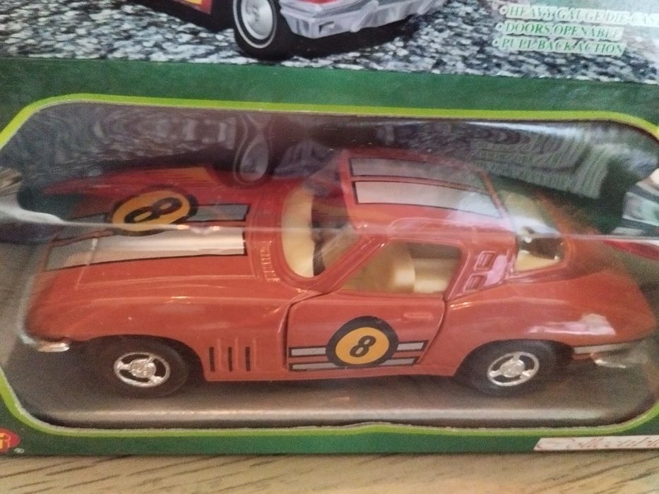 Chevrolet Corvette vermelho nº8 diecast 1:43