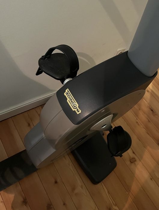Bicicleta Technogym Artis Recline