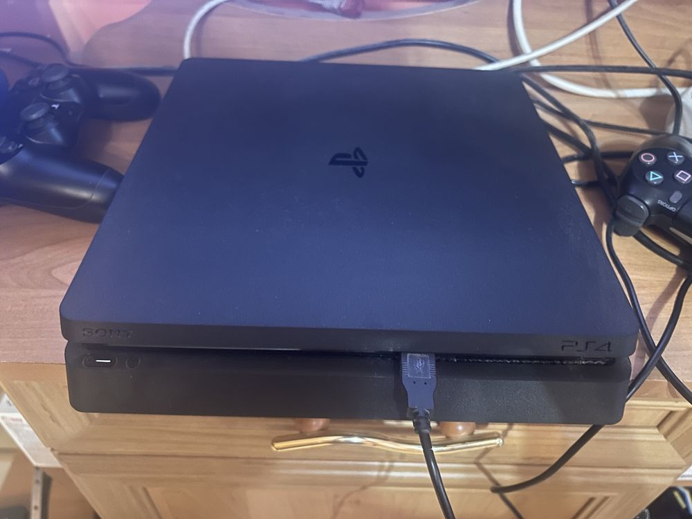 Ps4 slim 1tb. +VR V2