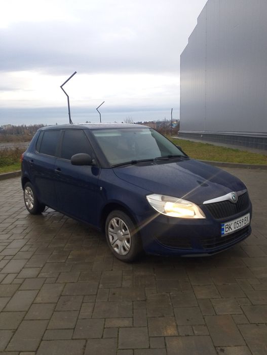 Шкода фабія 2012 рік