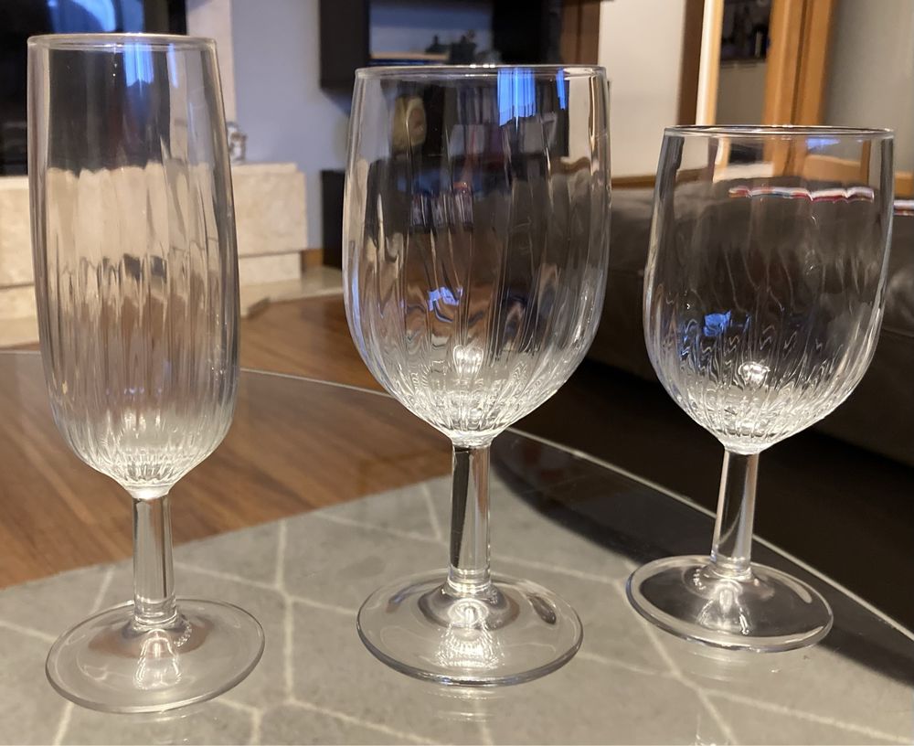 36 copos de cristal (12 x champanhe, agua, vinho )