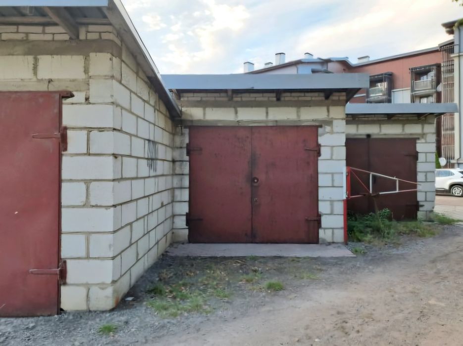 Garaż murowamy 17m2 ze współwłasnością działki