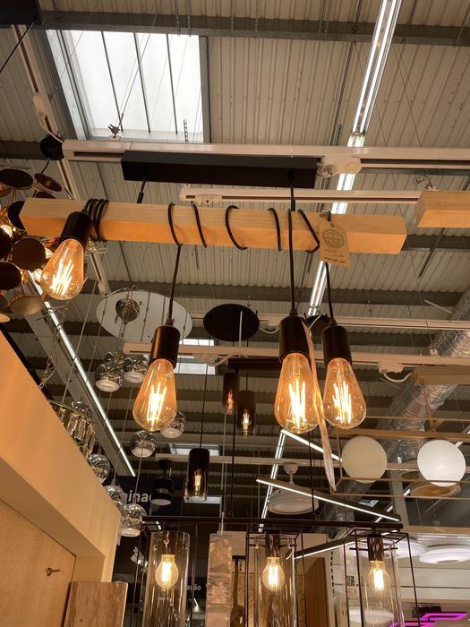 Candeeiro de teto com varias lampadas