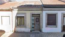 Moradia / Casa para reconstrução, ao "Jardim da Corujeira"