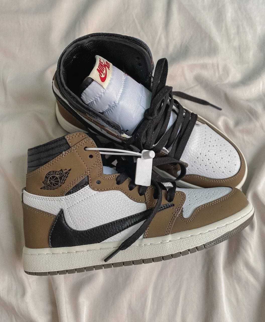 Jordan 1 Retro Travis Scott