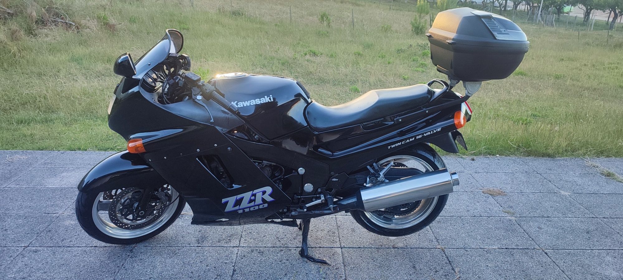 Kawasaki ZZR1100 toda original