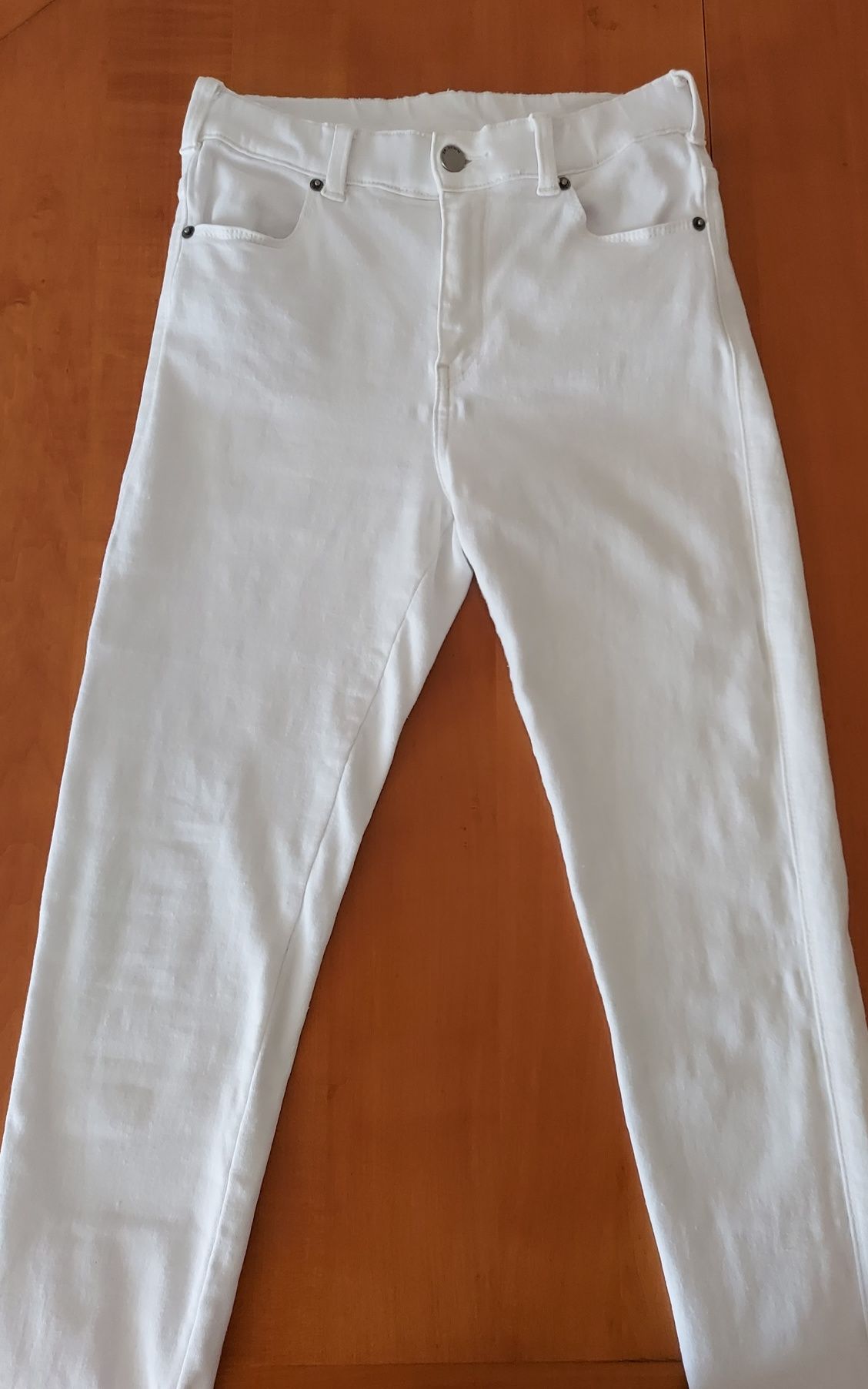 Продам джинсы белые скини от DR DENIM