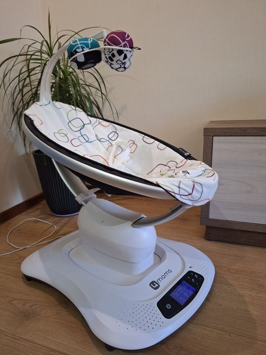 Заколисуючий центр Мамару Mamaroo 4moms 4.0